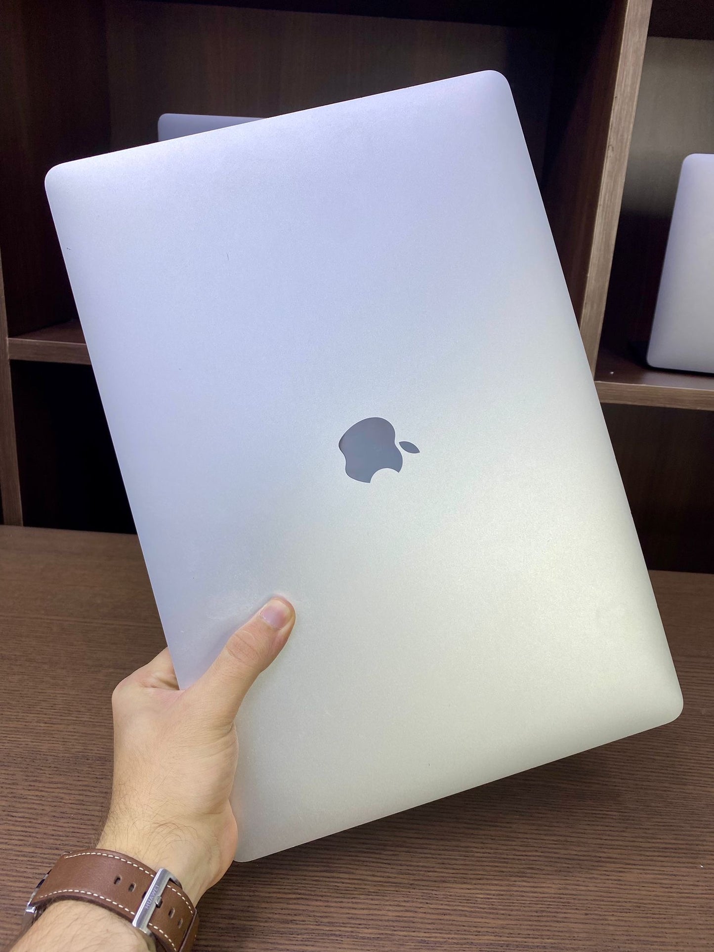 Apple MacBook Pro 15.4-inch (A1990, 2018, Core i7, 32GB RAM, 1TB SSD) – Used Excellent