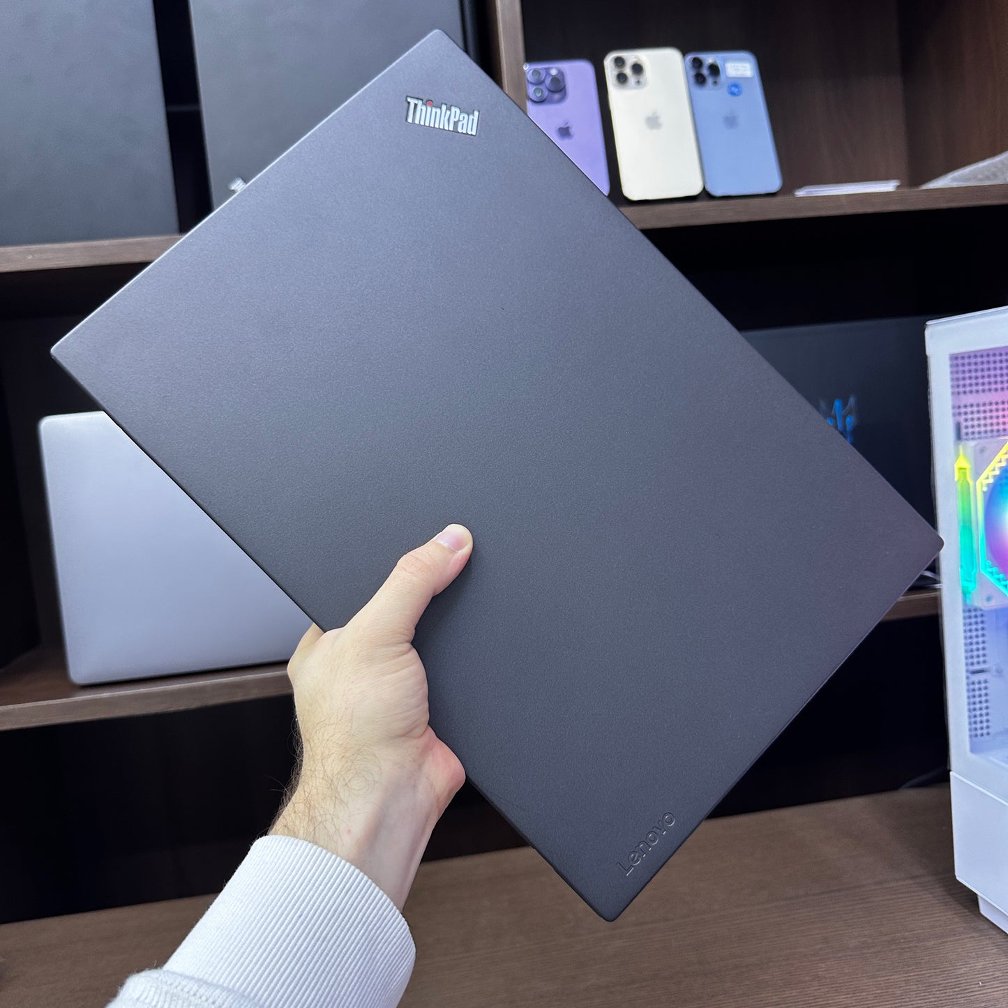 Lenovo ThinkPad T460 14-inch (Core i5 4th Gen, 8GB RAM, 256GB SSD) – Used Excellent