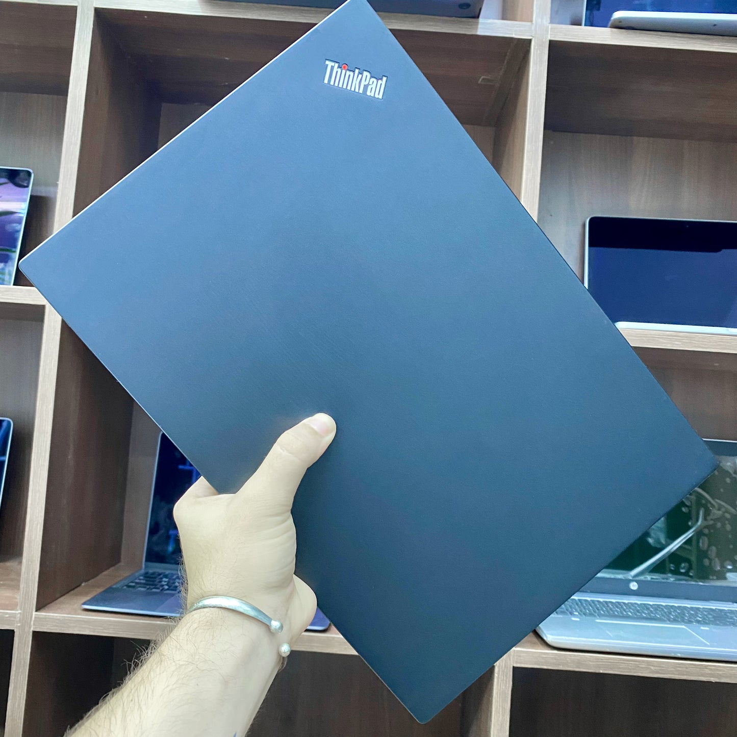 Lenovo ThinkPad T470s 14-inch (Core i5 7th Gen, 8GB RAM, 256GB SSD) – Used Excellent