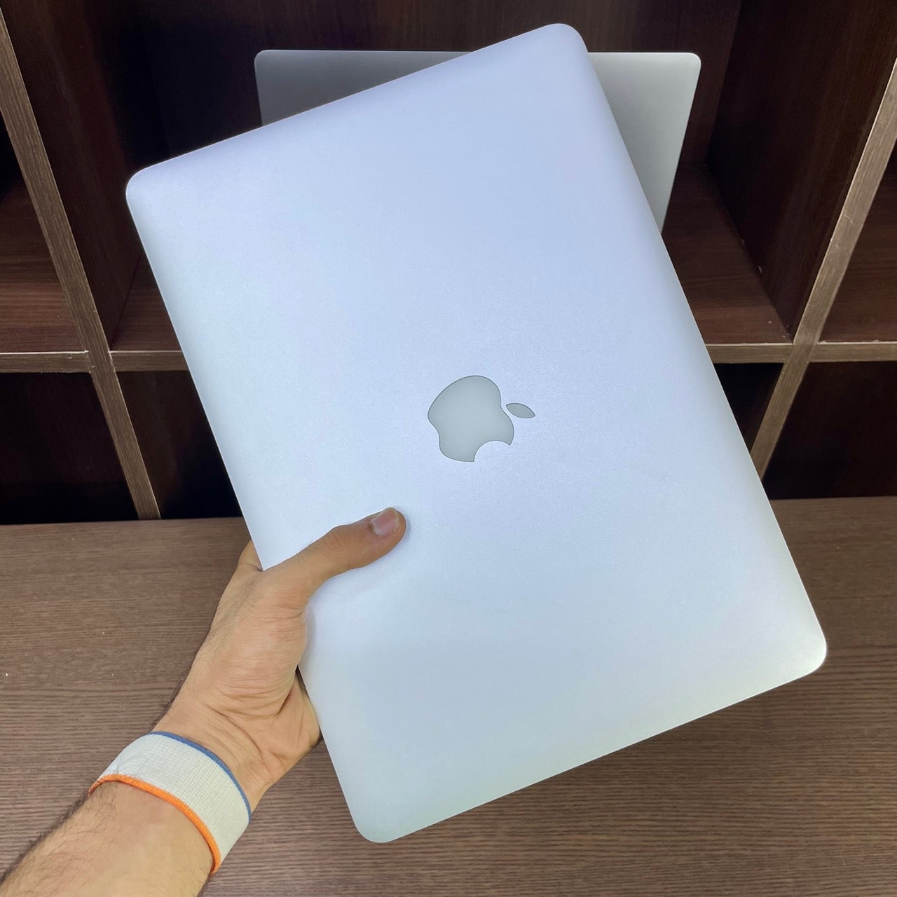 Apple MacBook Air 12-inch (A1534, 2017, Core m3, 8GB RAM, 256GB SSD) – Used
