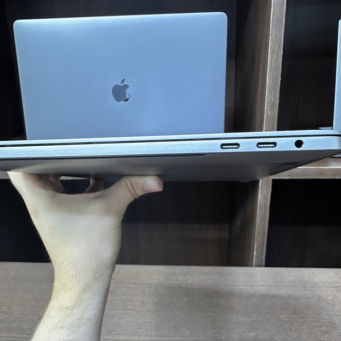 Apple MacBook Pro 13.3-inch (A1706, 2017, Core i5, 8GB RAM, 256GB SSD) – Used Excellent