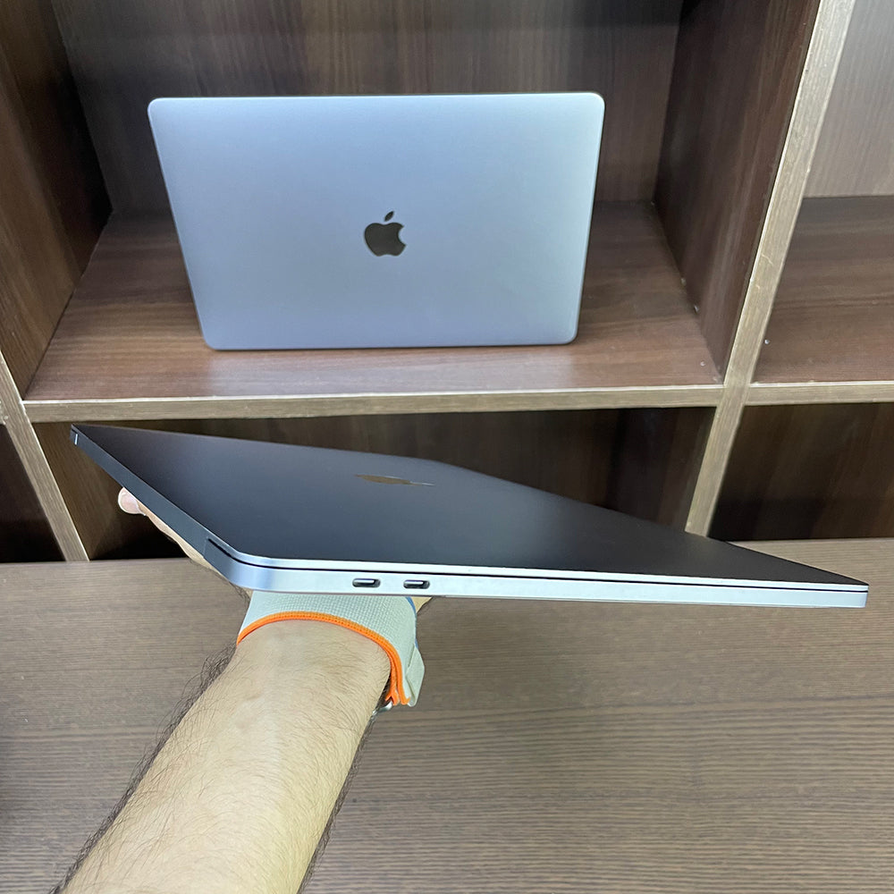 Apple MacBook Pro 15.4-inch (A1707, 2016, Core i7, 16GB RAM, 256GB SSD) – Used Excellent