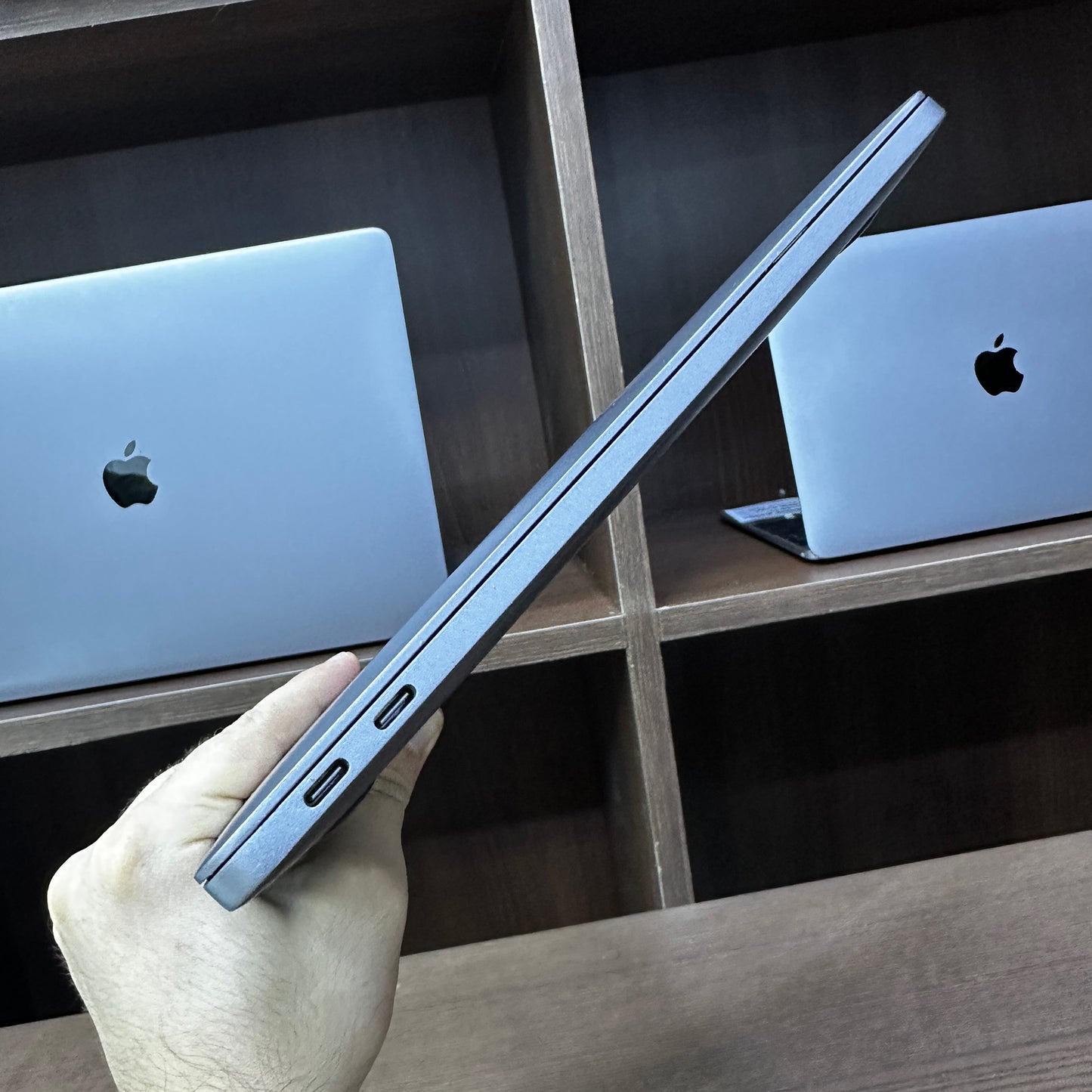 Apple MacBook Pro 13.3-inch (A1708, 2017, Core i5, 8GB RAM, 1TB SSD) – Used Excellent