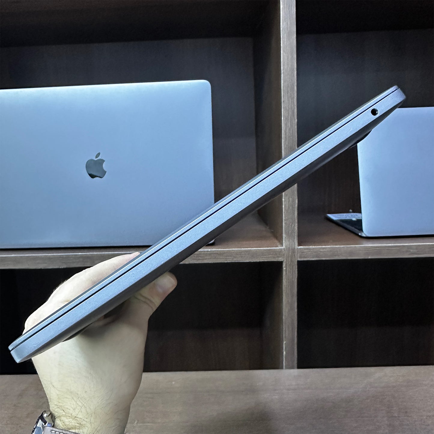 Apple MacBook Pro 13.3-inch (A1708, 2016, Core i5, 16GB RAM, 1TB SSD) – Used Excellent