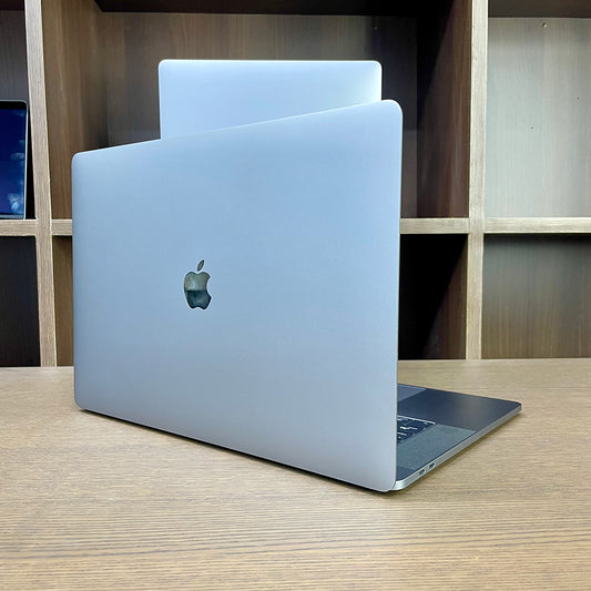 Apple MacBook Pro 15.4-inch (A1707, 2019, Core i7, 16GB RAM, 512GB SSD) – Used Excellent