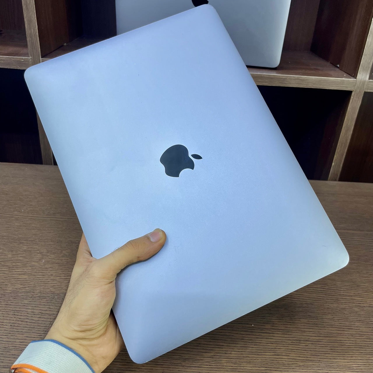 Apple MacBook Pro 13.3-inch (A1989, 2019, Core i7, 16GB RAM, 512GB SSD) – Used Excellent