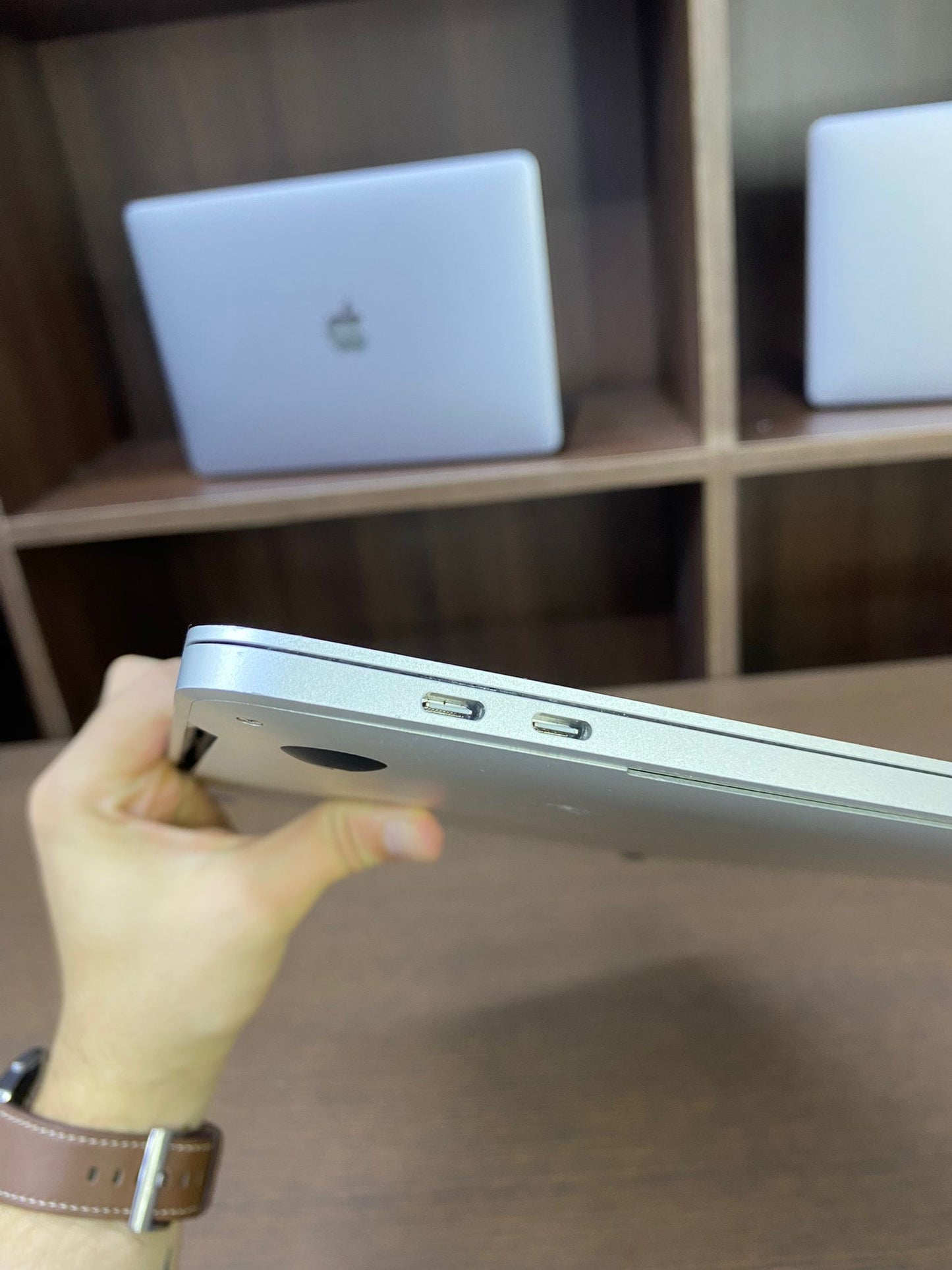 Apple MacBook Pro 15.4-inch (A1990, 2018, Core i9, 16GB RAM, 512GB SSD) – Used Excellent