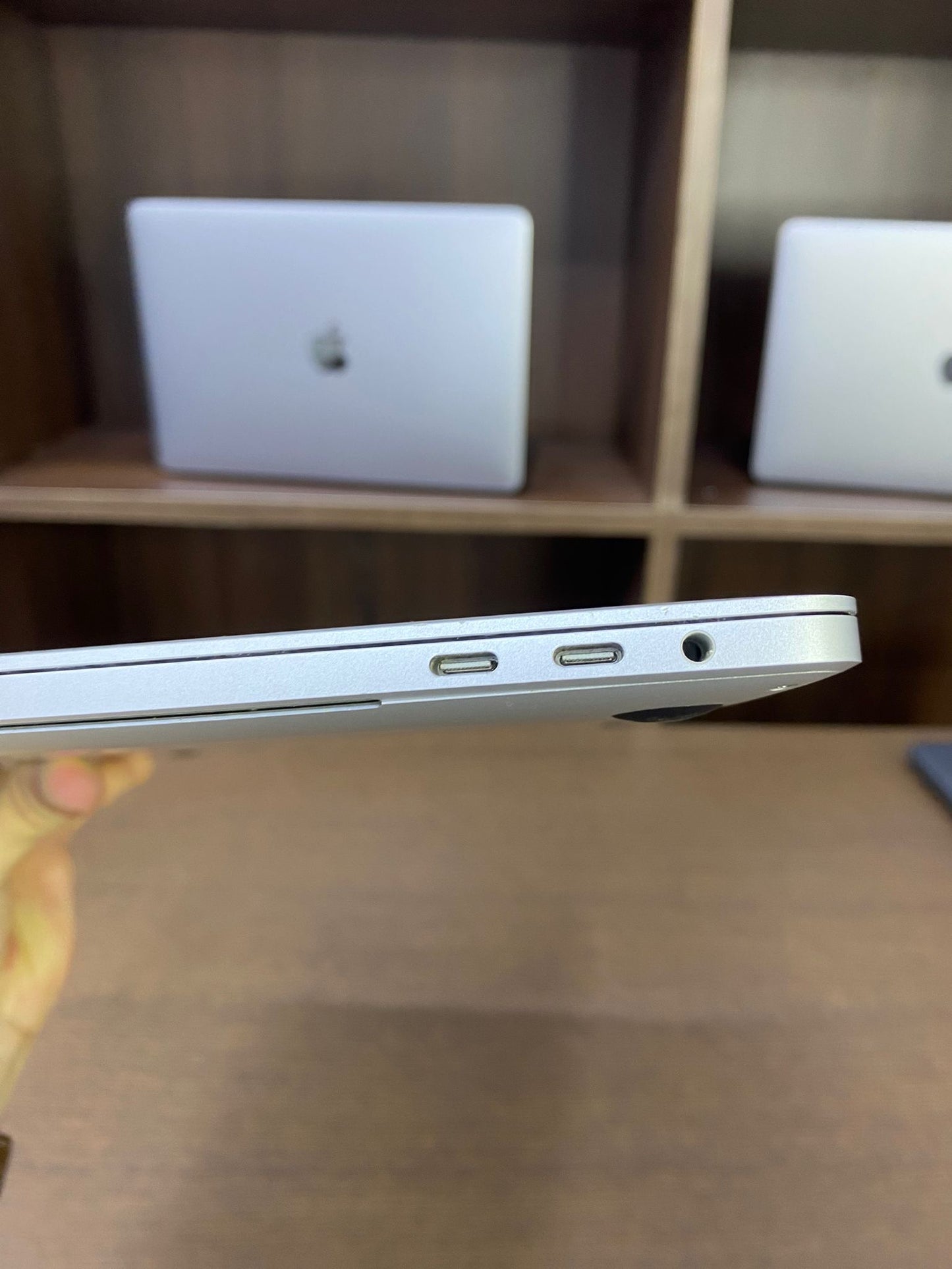 Apple MacBook Pro 15.4-inch (A1990, 2018, Core i9, 32GB RAM, 1TB SSD) – Used Excellent