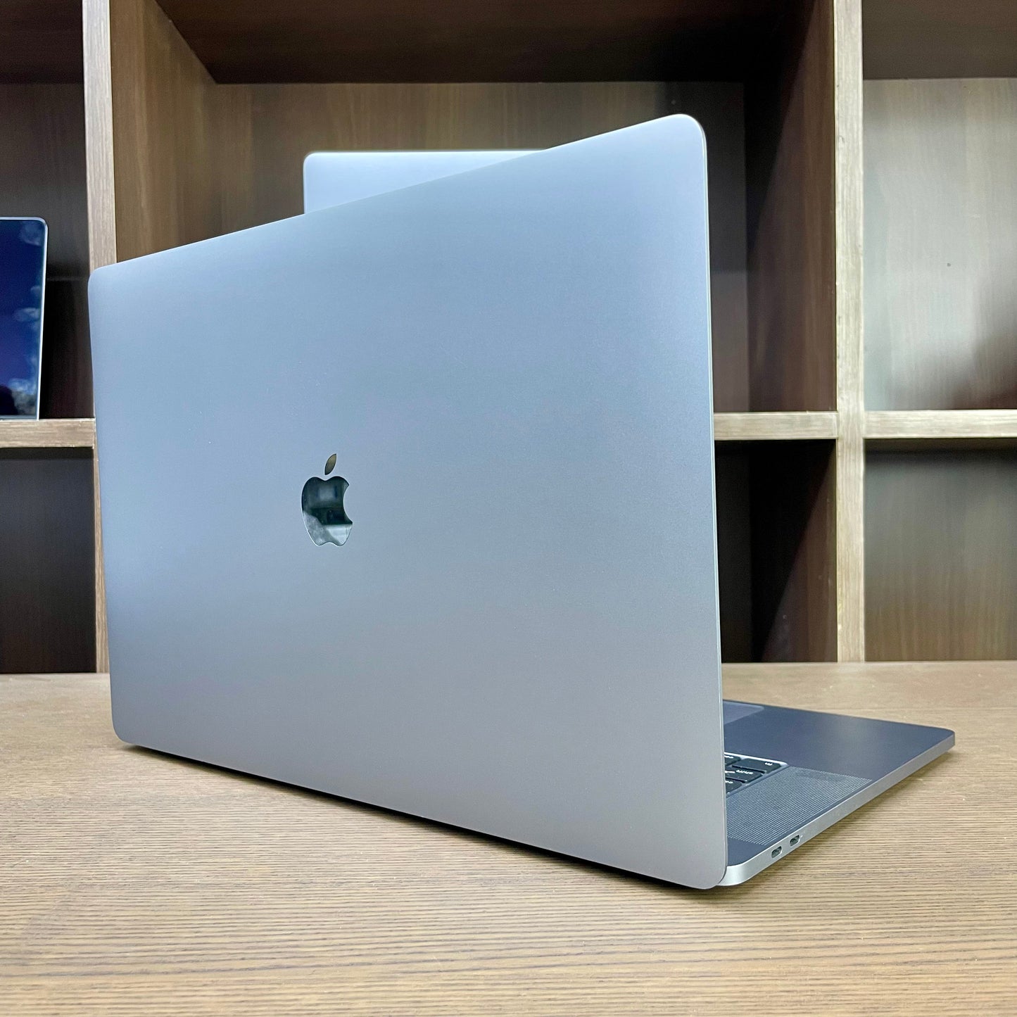 Apple MacBook Pro 16-inch (A2141, 2019, Core i7, 16GB RAM, 512GB SSD) – Used Excellent
