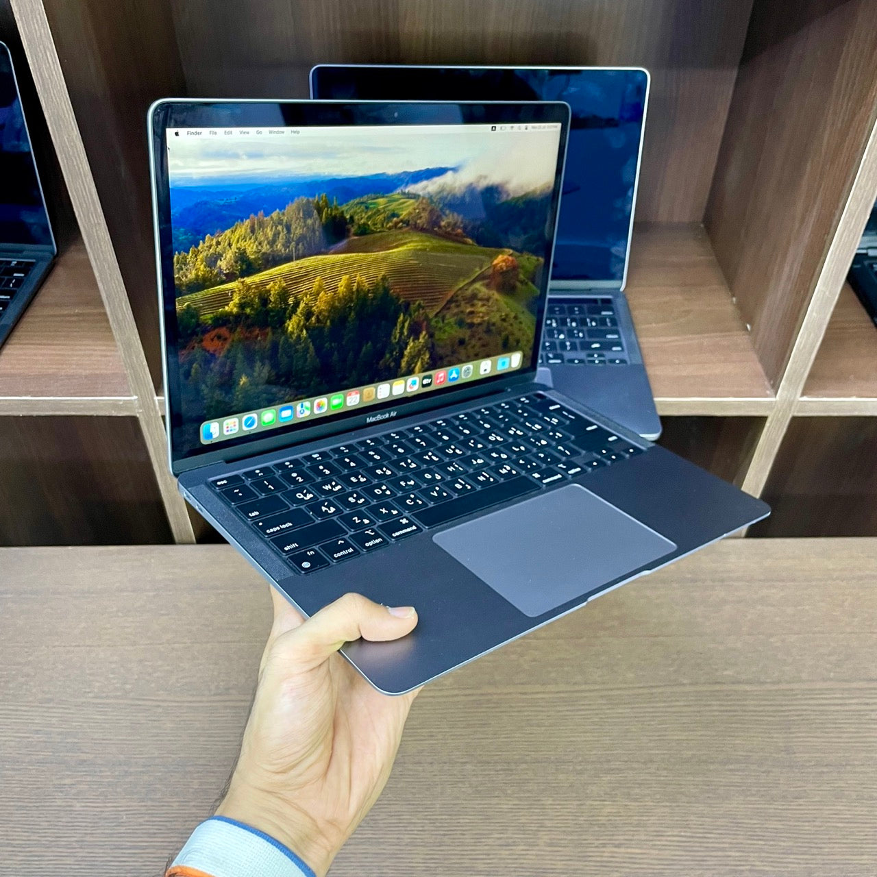 Apple MacBook Air 13.3-inch Retina (A2337, 2020, Apple M1, 8GB RAM, 256GB SSD) – Used Excellent