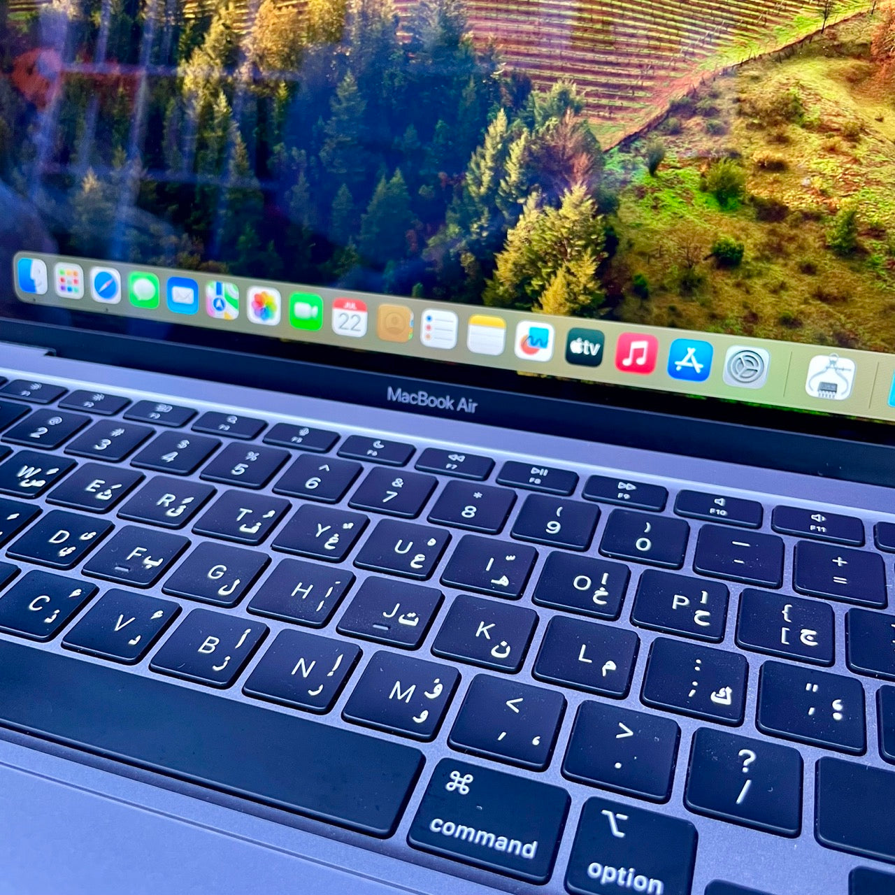 Apple MacBook Air 13.3-inch Retina (A2337, 2020, Apple M1, 8GB RAM, 256GB SSD) – Used Excellent