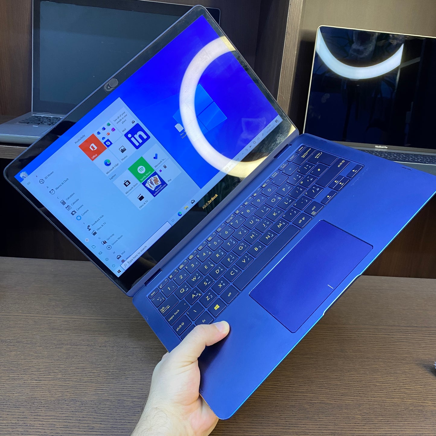 ASUS UX370U 14-inch (Core i5 8th Gen, 16GB RAM, 256GB SSD) – Used Excellent