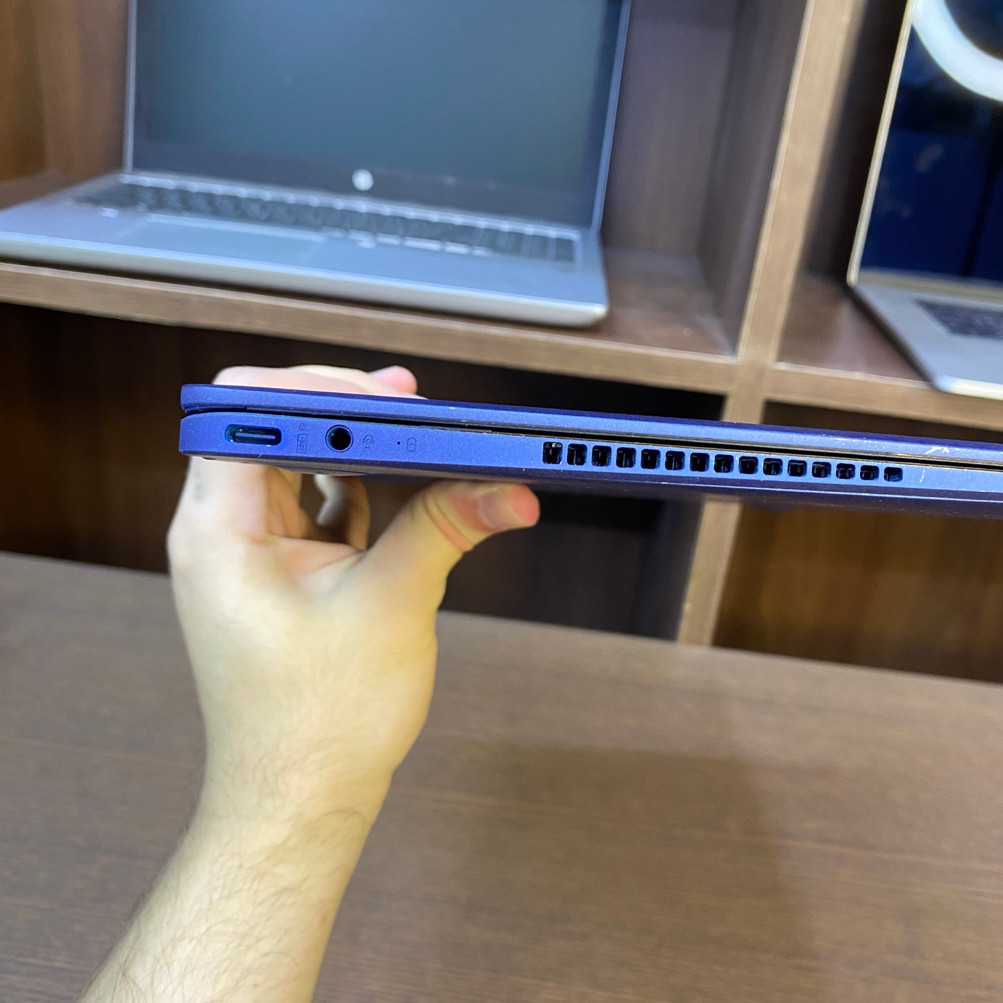 ASUS UX370U 14-inch (Core i5 8th Gen, 16GB RAM, 256GB SSD) – Used Excellent