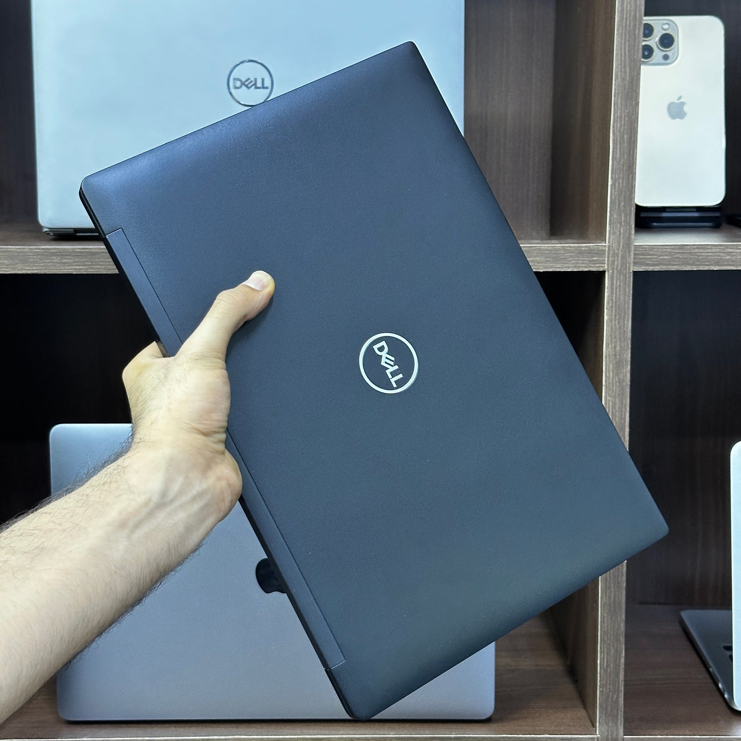 Dell Latitude 7490 14-inch (Core i5 8th Gen, 8GB RAM, 256GB SSD) – Used Excellent