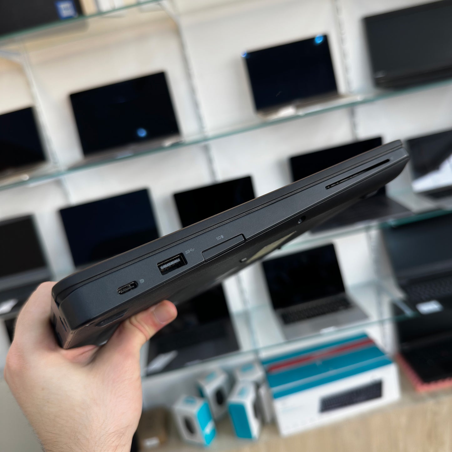 Dell Latitude 5480 14-inch (Core i5 6th Gen, 8GB RAM, 256GB SSD) – Used Excellent