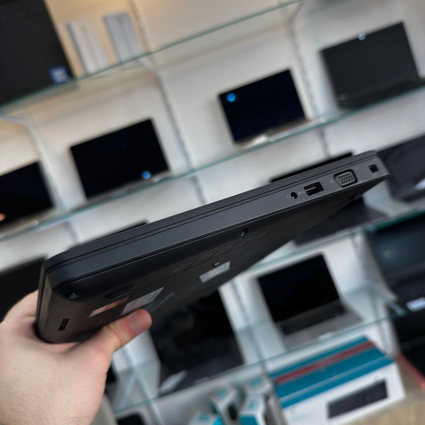 Dell Latitude 5480 14-inch (Core i5 6th Gen, 8GB RAM, 256GB SSD) – Used Excellent