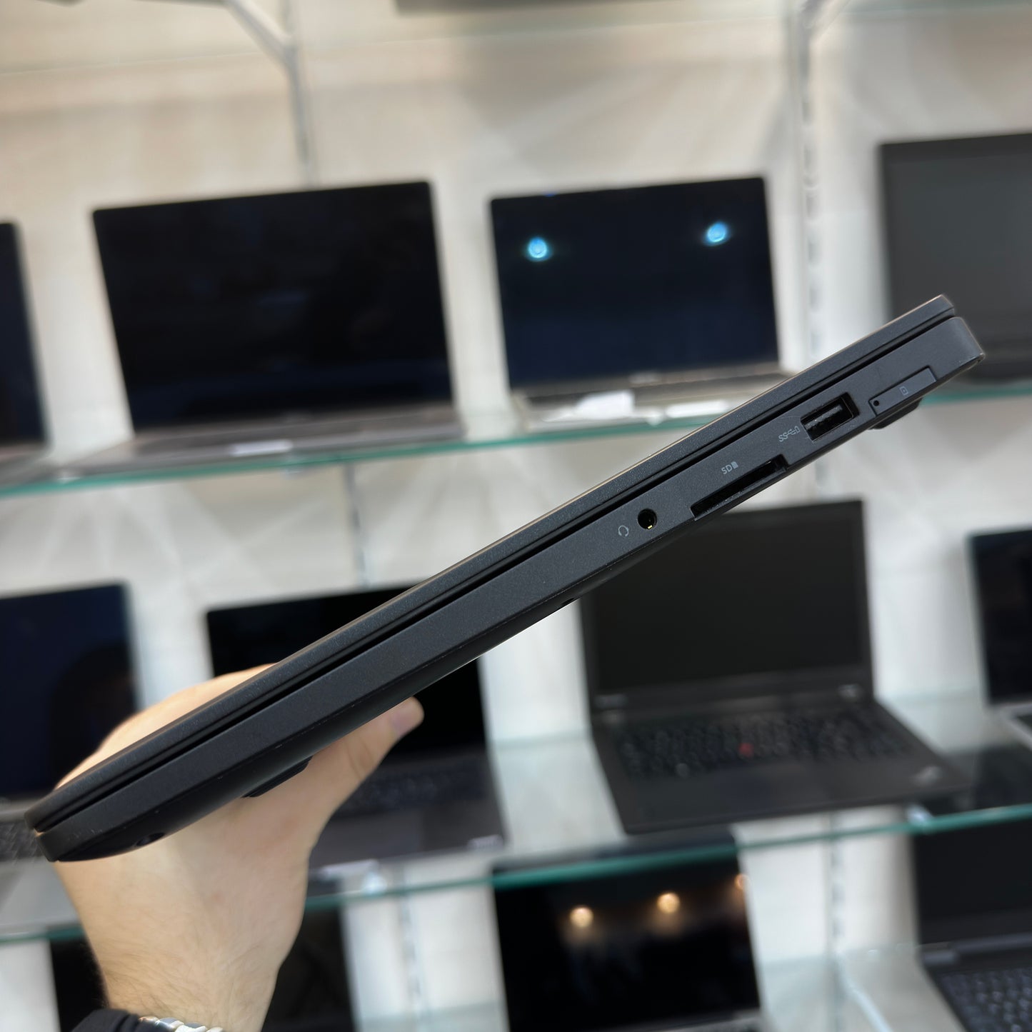 Dell Latitude 7470 14-inch (Core i7 6th Gen, 8GB RAM, 256GB SSD) – Used Excellent