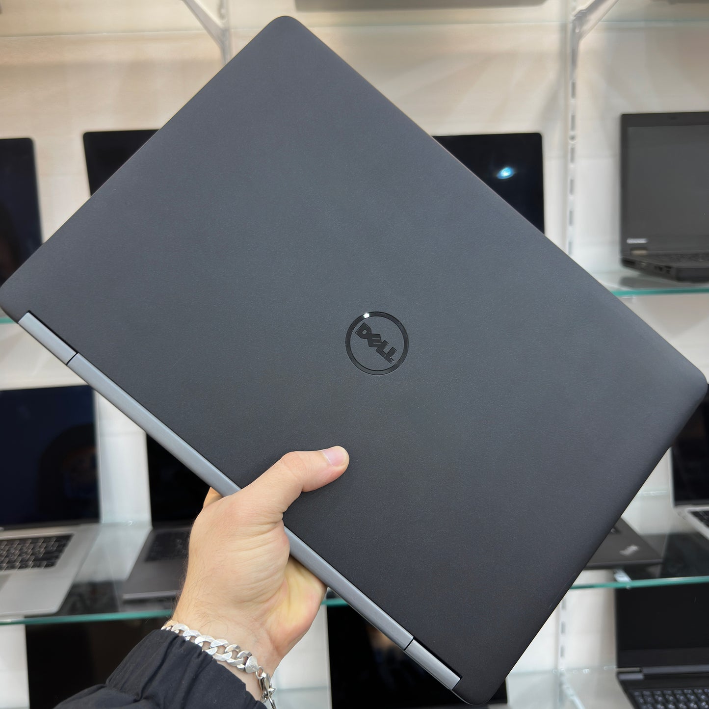 Dell Latitude 7470 14-inch (Core i7 6th Gen, 8GB RAM, 256GB SSD) – Used Excellent