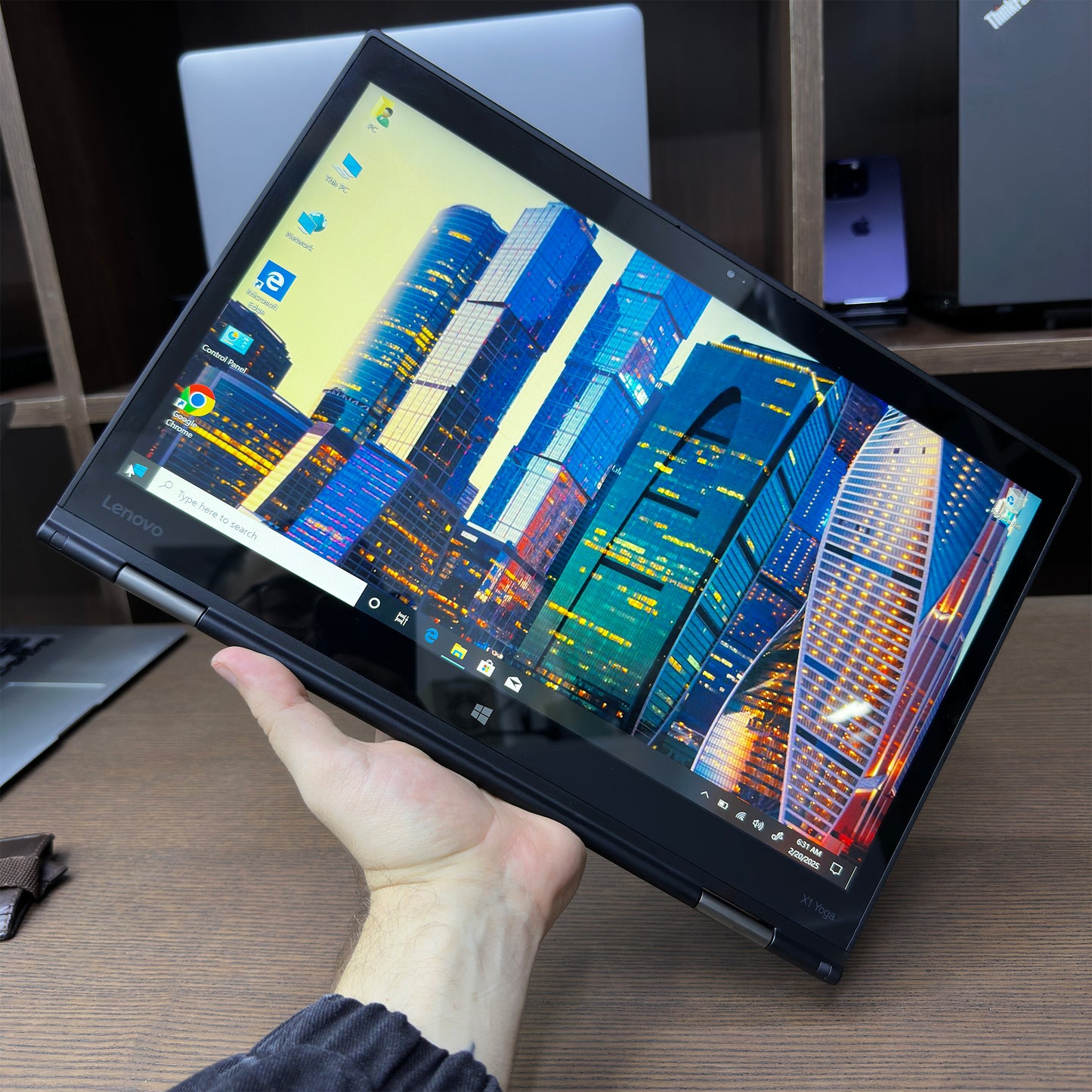 Lenovo ThinkPad X1 Yoga 14-inch (Core i5 7th Gen, 8GB RAM, 256GB SSD) – Used Excellent