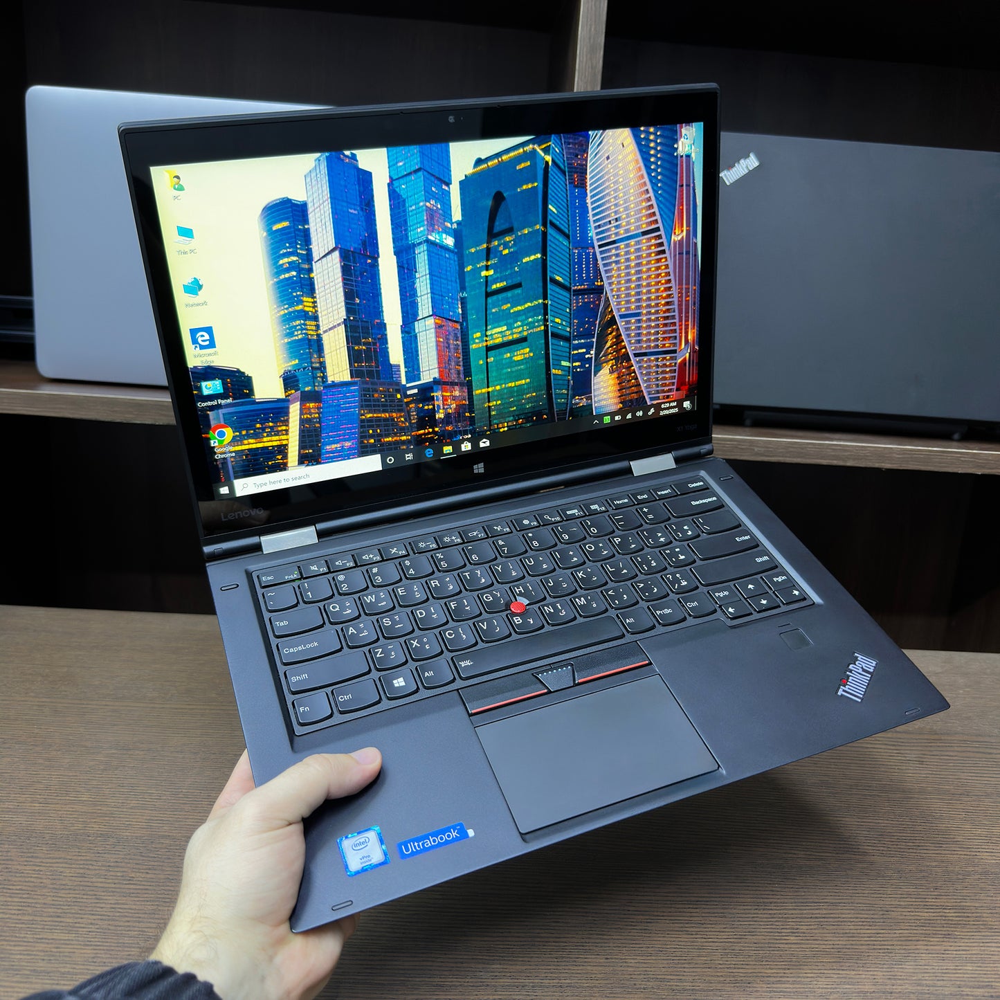 Lenovo ThinkPad X1 Yoga 14-inch (Core i5 7th Gen, 8GB RAM, 256GB SSD) – Used Excellent