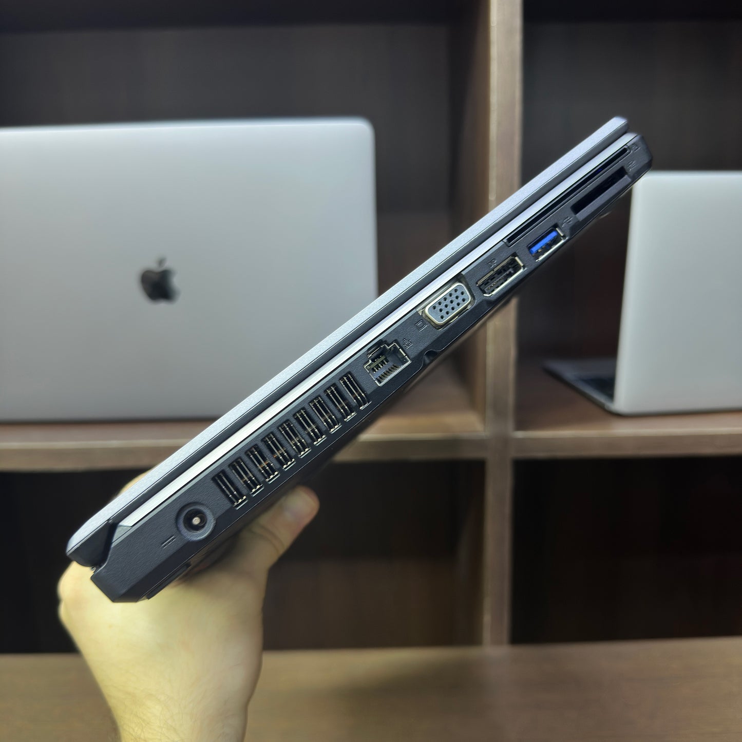 Fujitsu Lifebook E736 14-inch (Core i7 6th Gen, 8GB DDR4 RAM, 256GB SSD) – Used Excellent