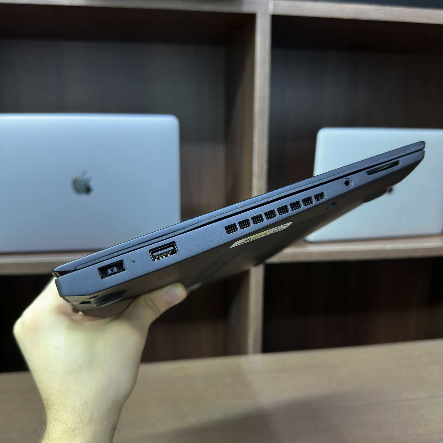 Lenovo ThinkPad T460s 14-inch (Core i7 6th Gen, 8GB RAM, 256GB SSD) – Used Excellent