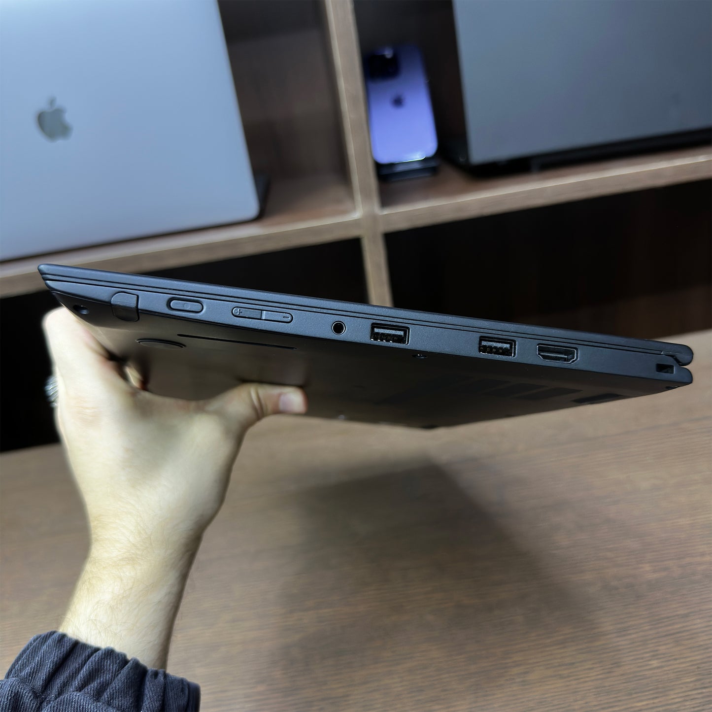 Lenovo ThinkPad X1 Yoga 14-inch (Core i5 7th Gen, 8GB RAM, 256GB SSD) – Used Excellent