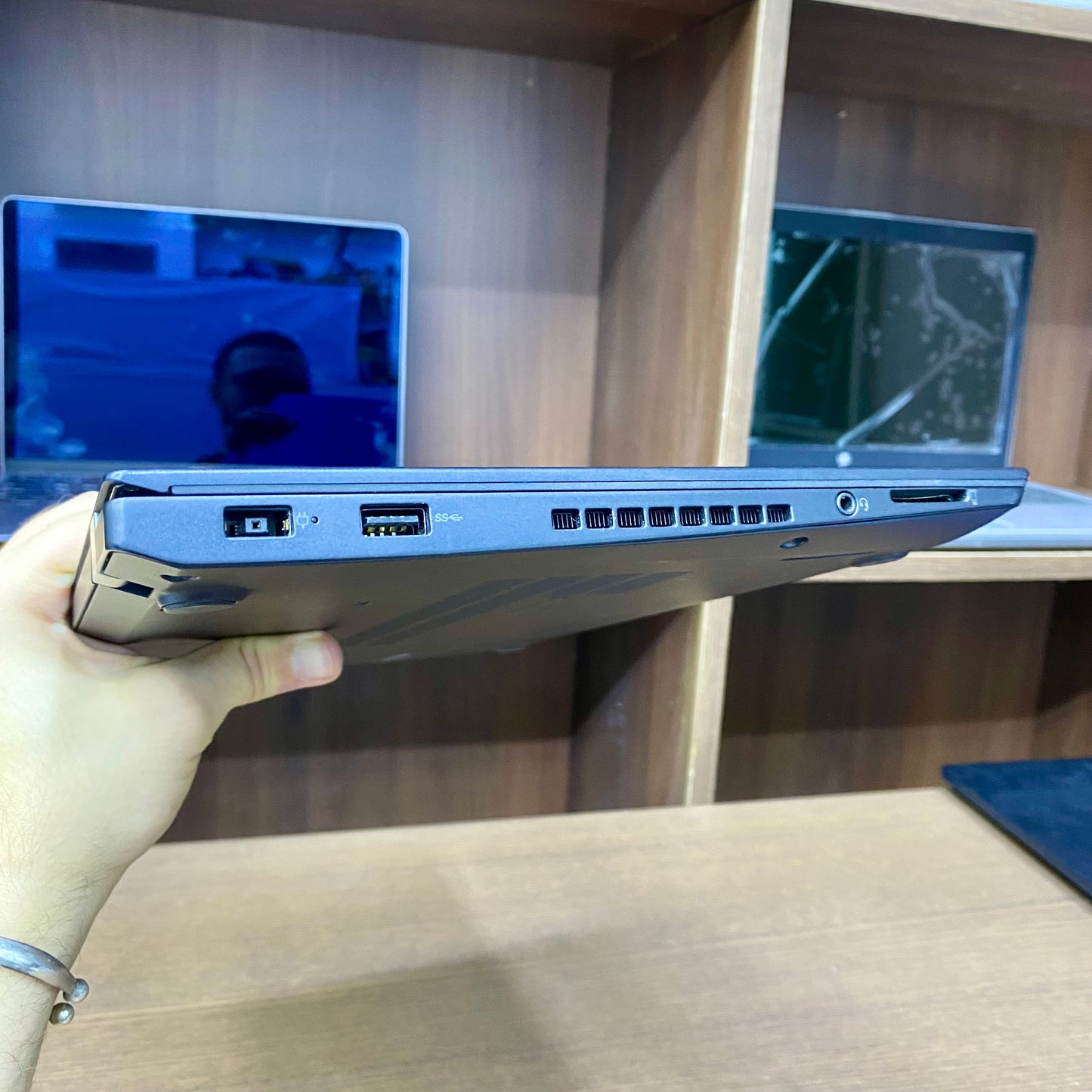 Lenovo ThinkPad T470s 14-inch (Core i5 7th Gen, 8GB RAM, 256GB SSD) – Used Excellent