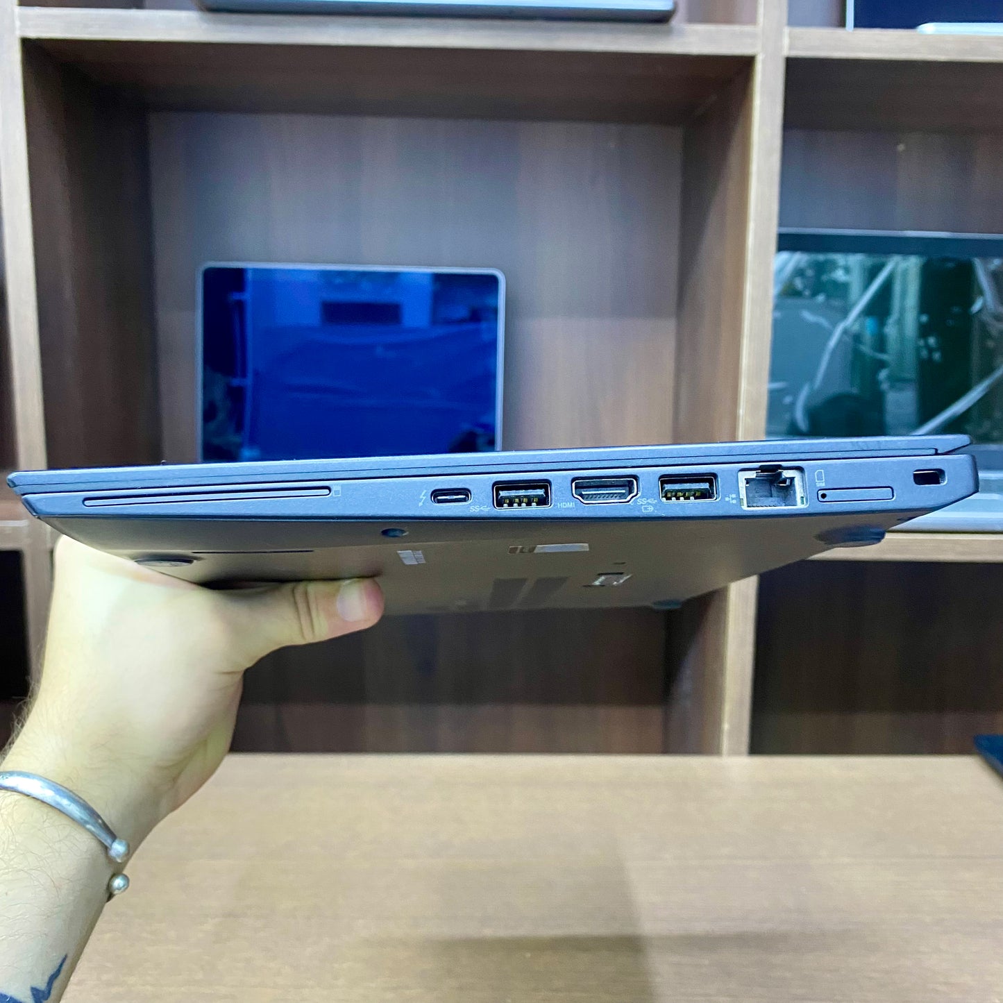 Lenovo ThinkPad T470s 14-inch (Core i5 7th Gen, 8GB RAM, 256GB SSD) – Used Excellent