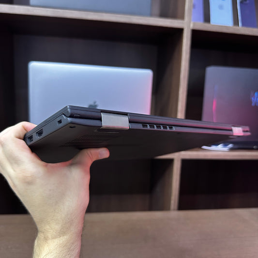 Lenovo ThinkPad X1 Carbon 14-inch (Core i5 6th Gen, 8GB RAM, 256GB SSD) – Used Excellent