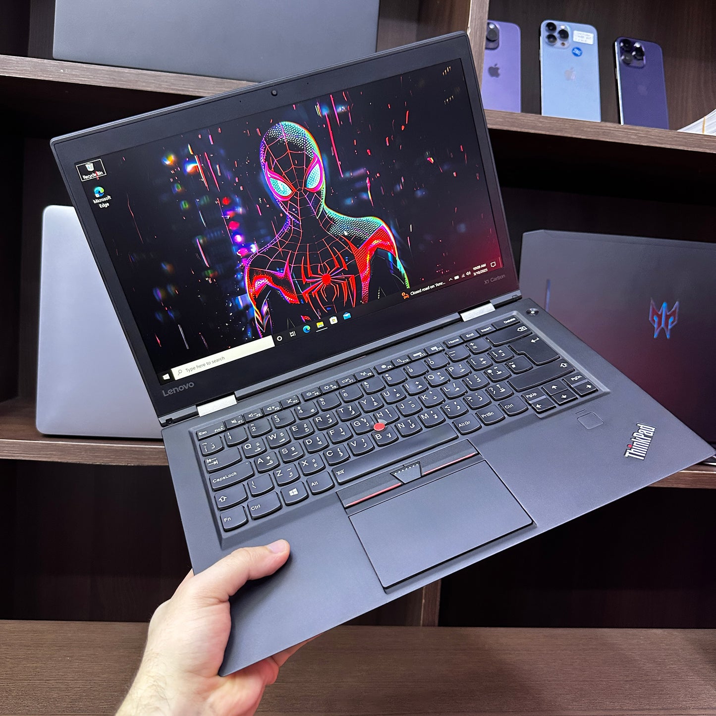 Lenovo ThinkPad X1 Carbon 14-inch (Core i5 6th Gen, 8GB RAM, 256GB SSD) – Used Excellent